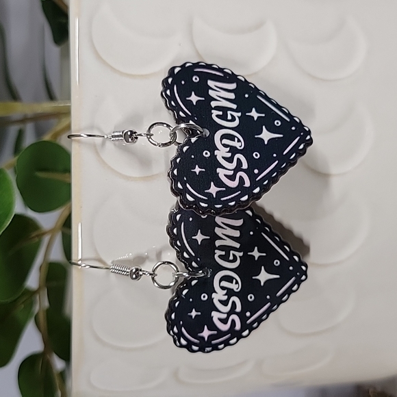 My Favorite Murder Earrings, Stay Sexy and Don't Get Murdered, drop earrings - Picture 4 of 7